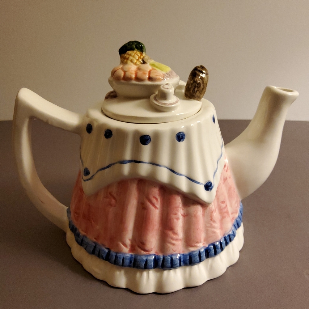 Chef's Apron Ceramic Teapot